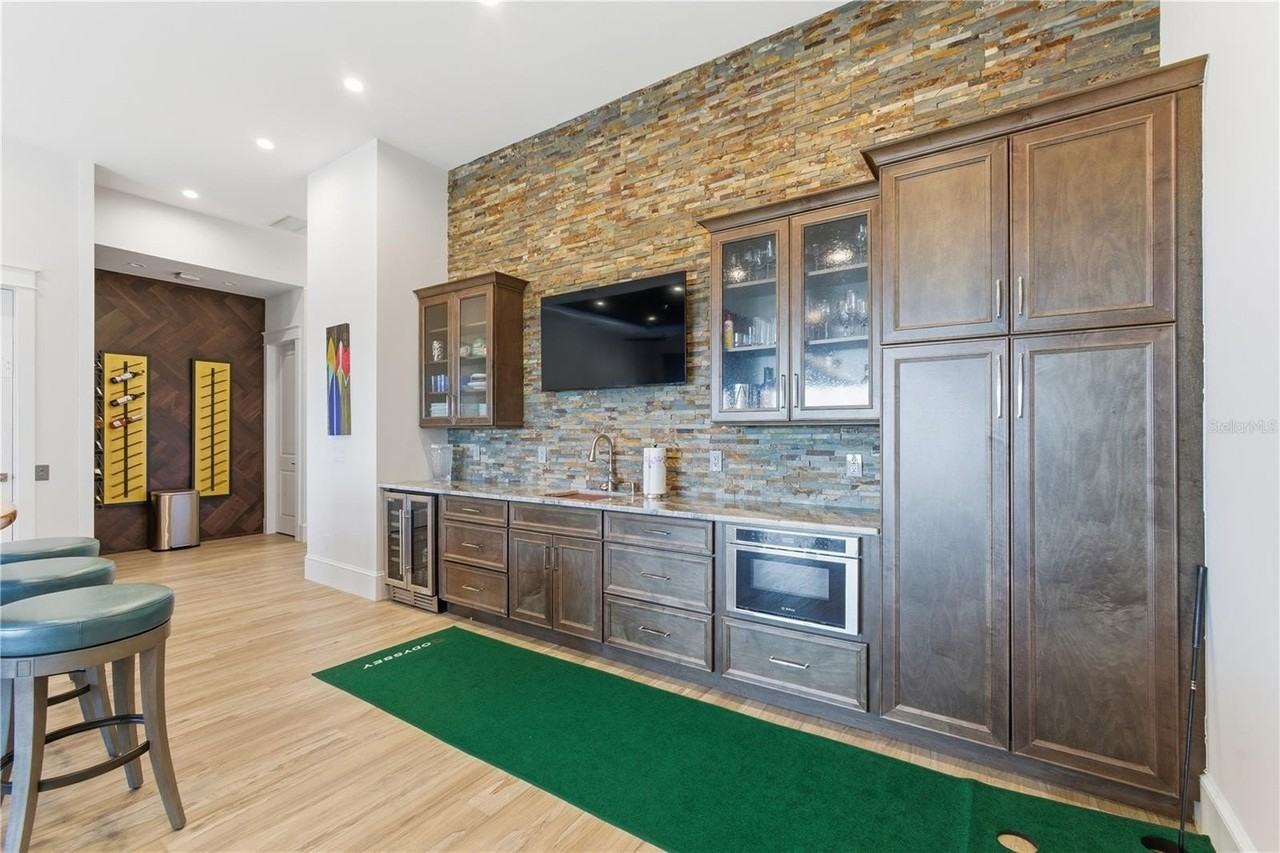 340 Ocean Crest Dr - Photo 6 of 50