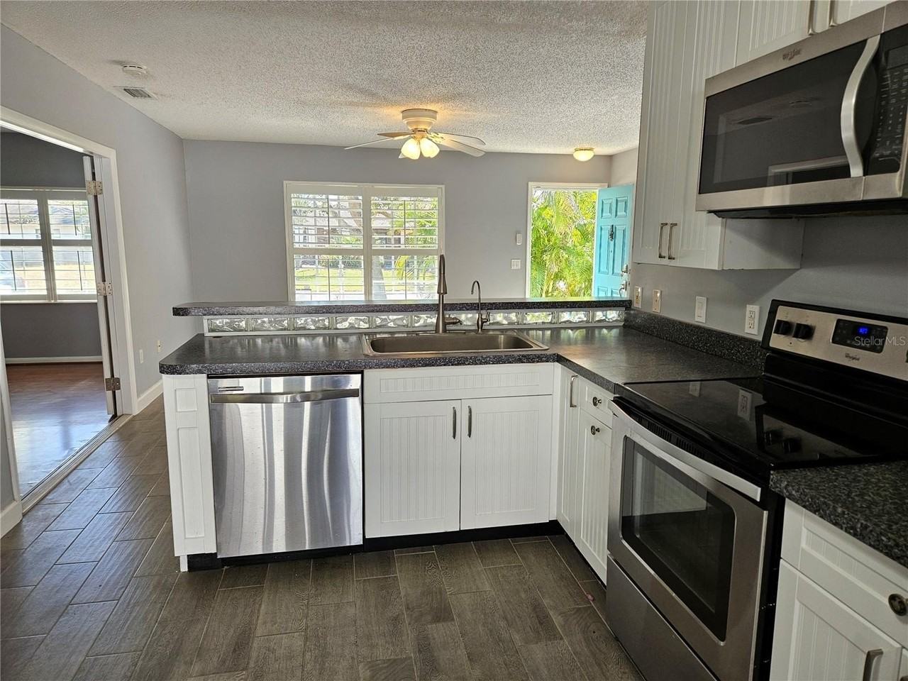 272 Loyola Rd - Photo 7 of 45