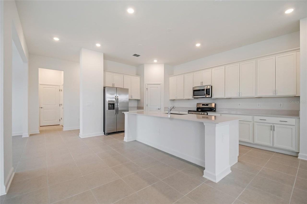 4068 Eastminster Rd - Photo 7 of 36