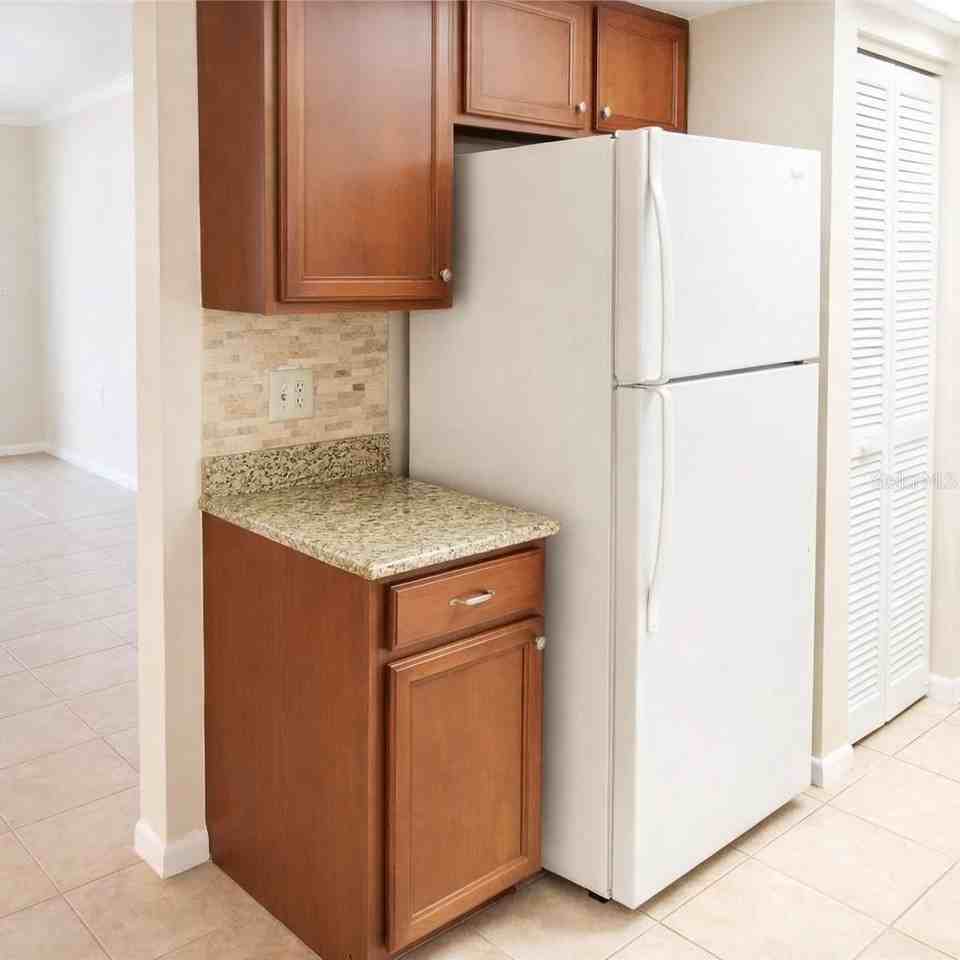 5273 Vineland Rd #103 - Photo 6 of 8