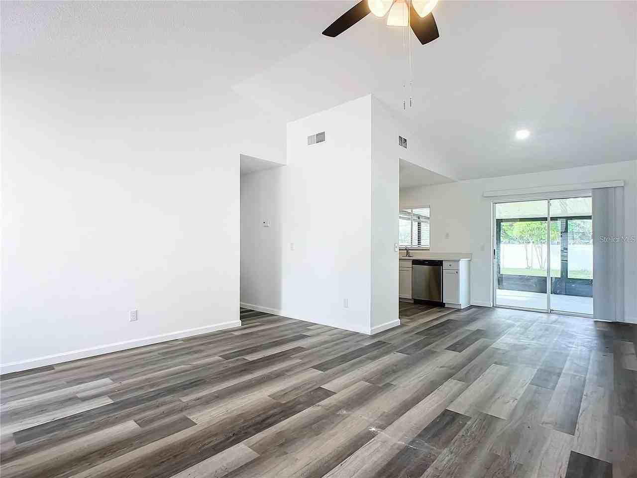 11320 Bingham Ct - Photo 7 of 40