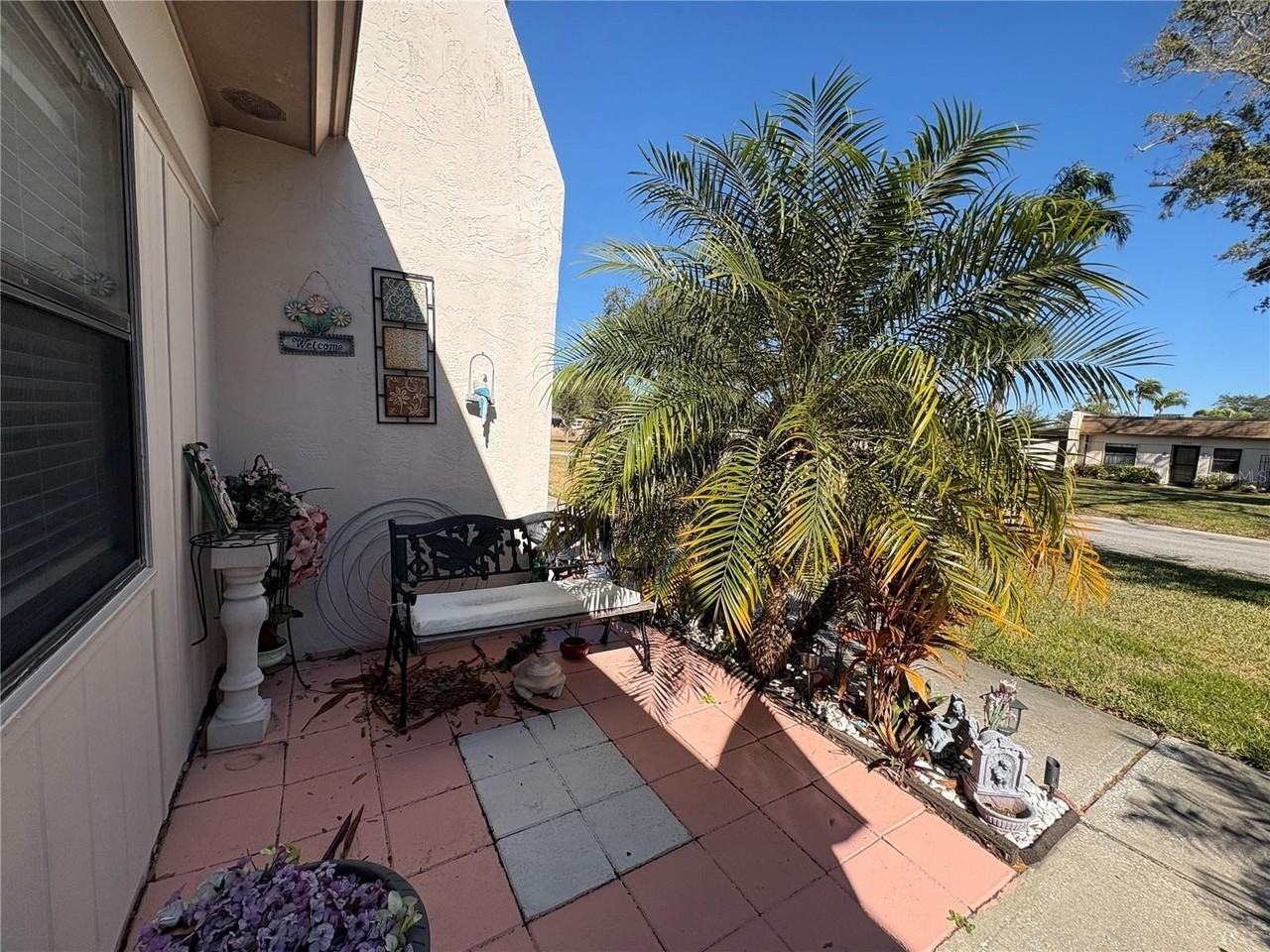 1606 Flint Dr W - Photo 3 of 29