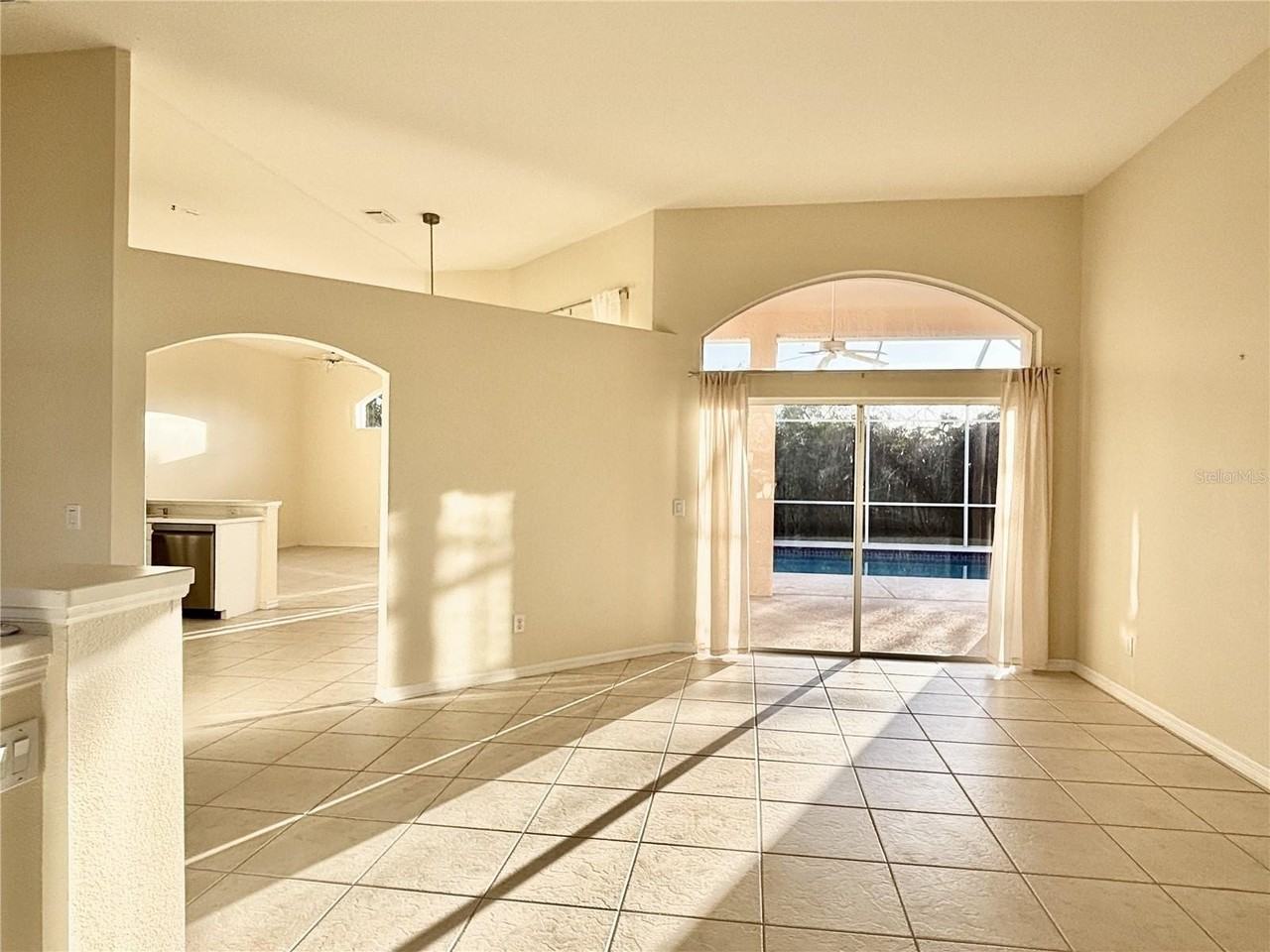 731 Waterside Ct - Photo 6 of 39