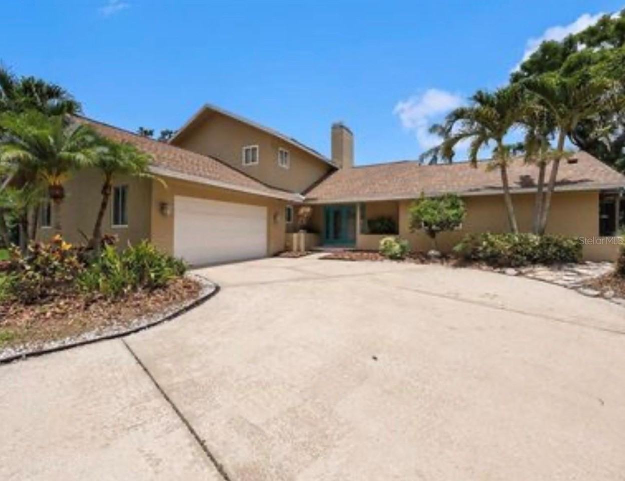 115 Lake Shore Dr E - Photo 2 of 25