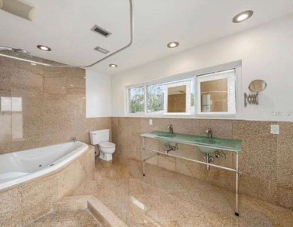 115 Lake Shore Dr E - Photo 5 of 25