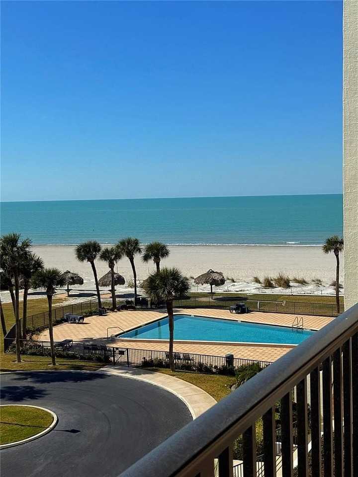 1460 Gulf Blvd #411 - Photo 5 of 42