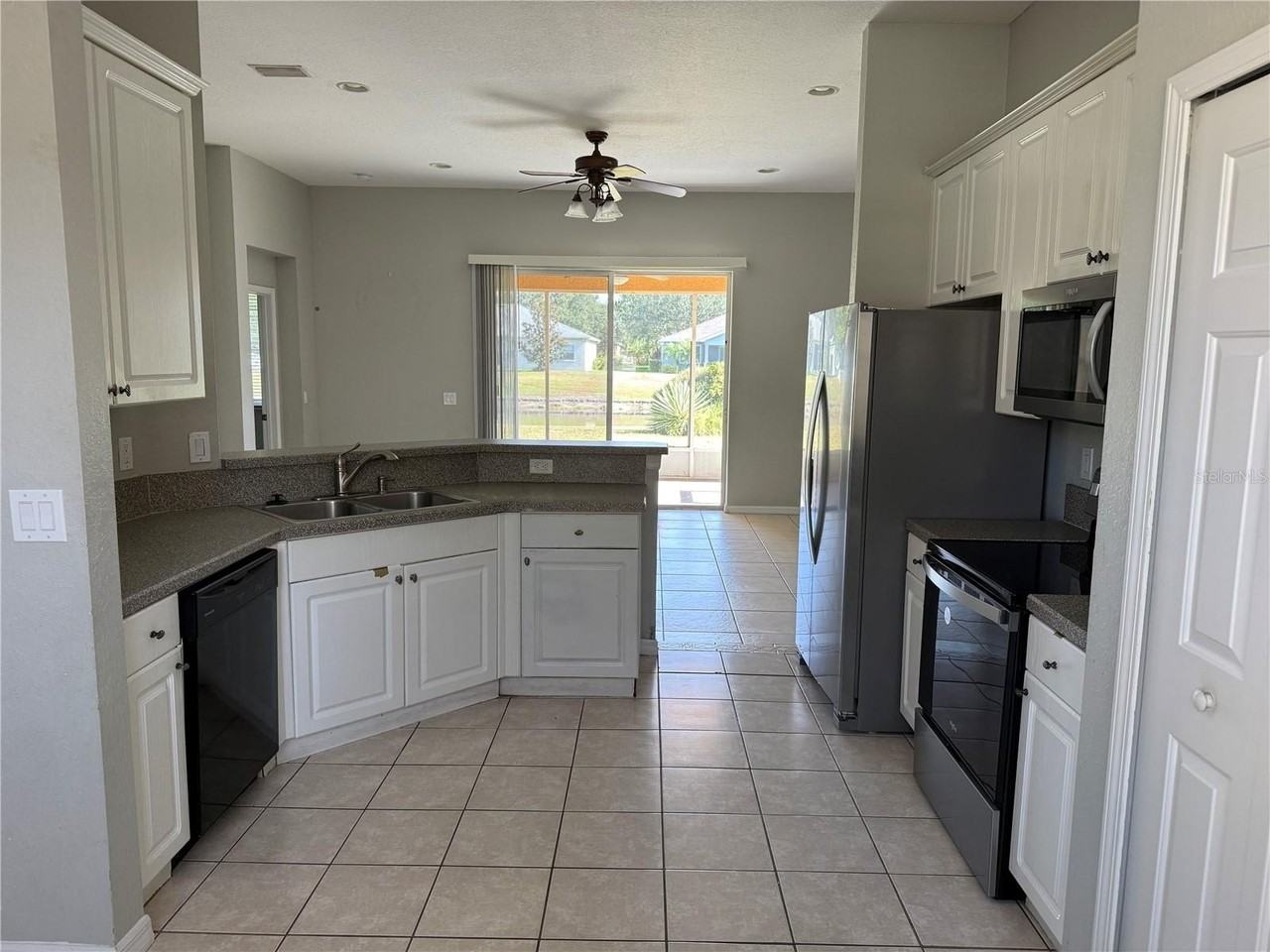 11027 Holly Cone Dr - Photo 3 of 13