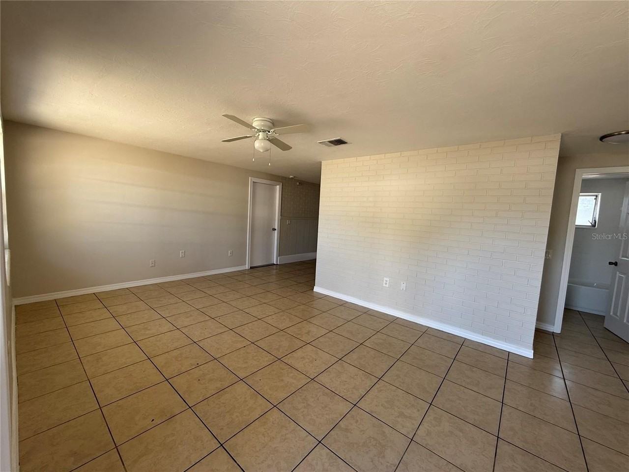 6627 Jackson St - Photo 2 of 14