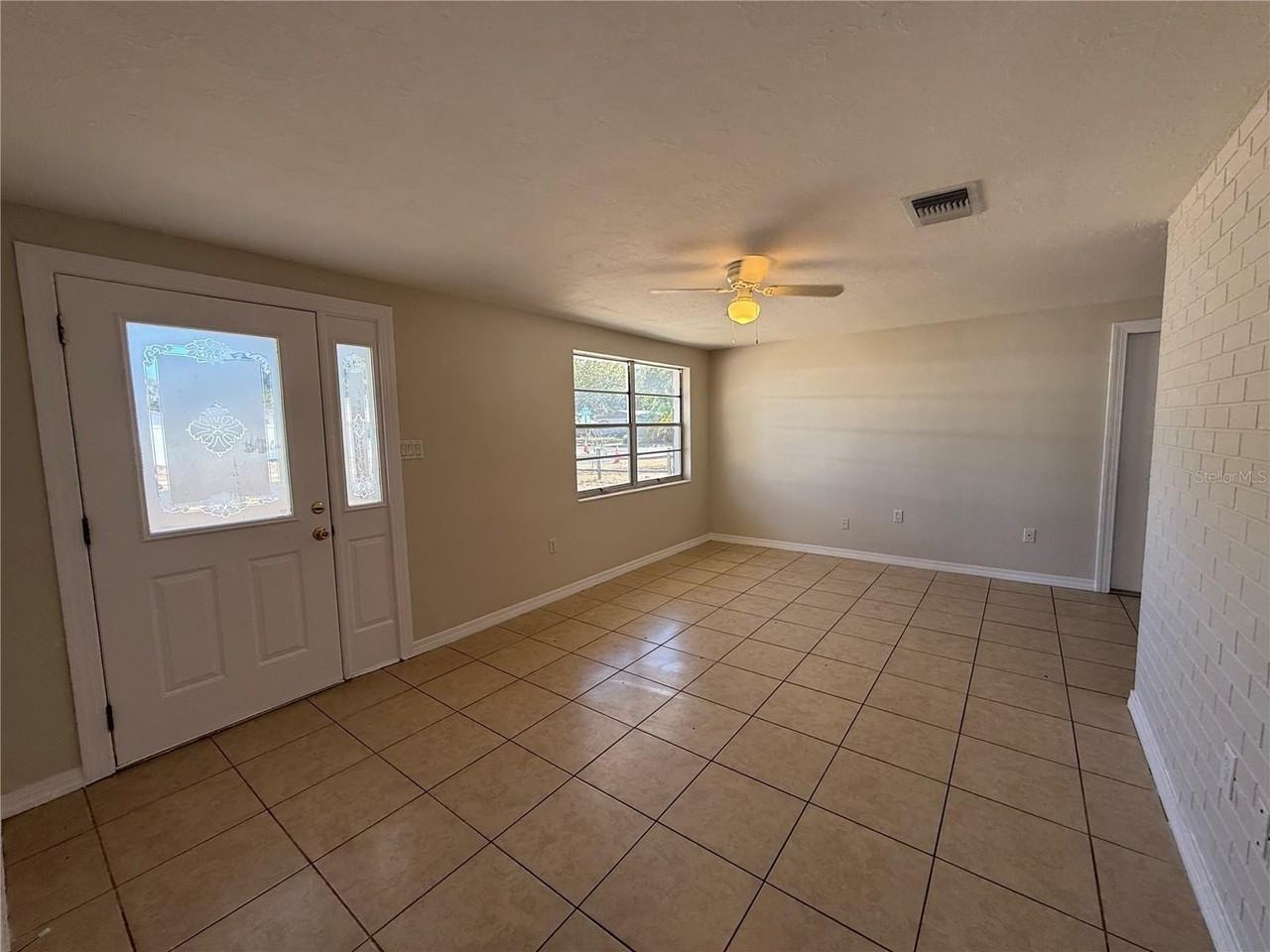 6627 Jackson St - Photo 3 of 14