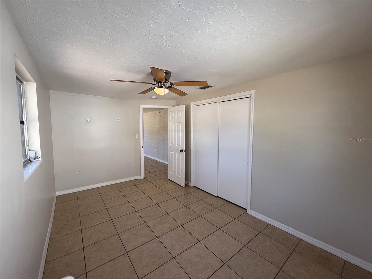 6627 Jackson St - Photo 5 of 14