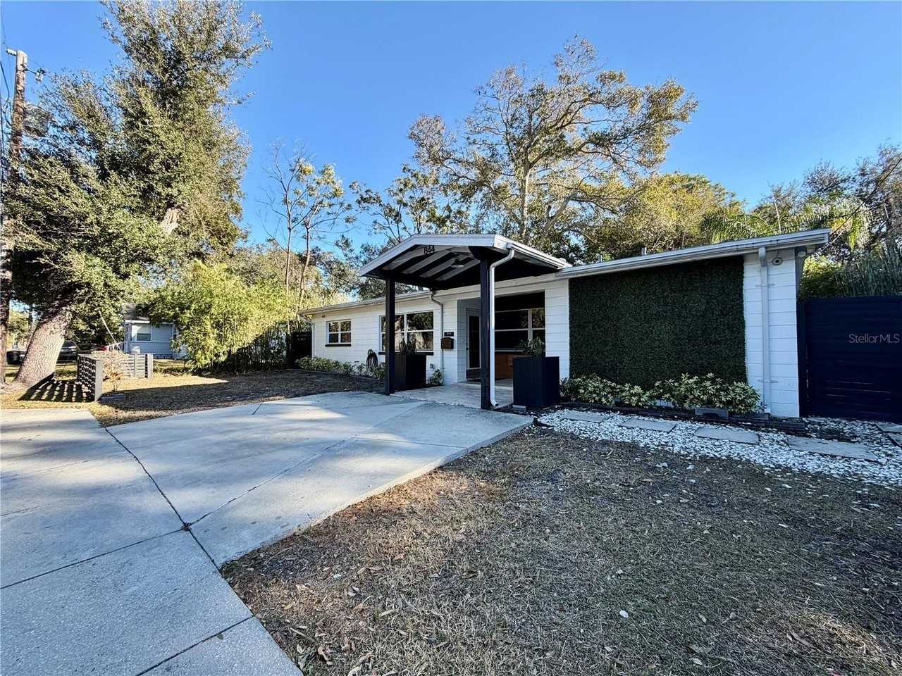 844 35th Ave S - Photo 2 of 28