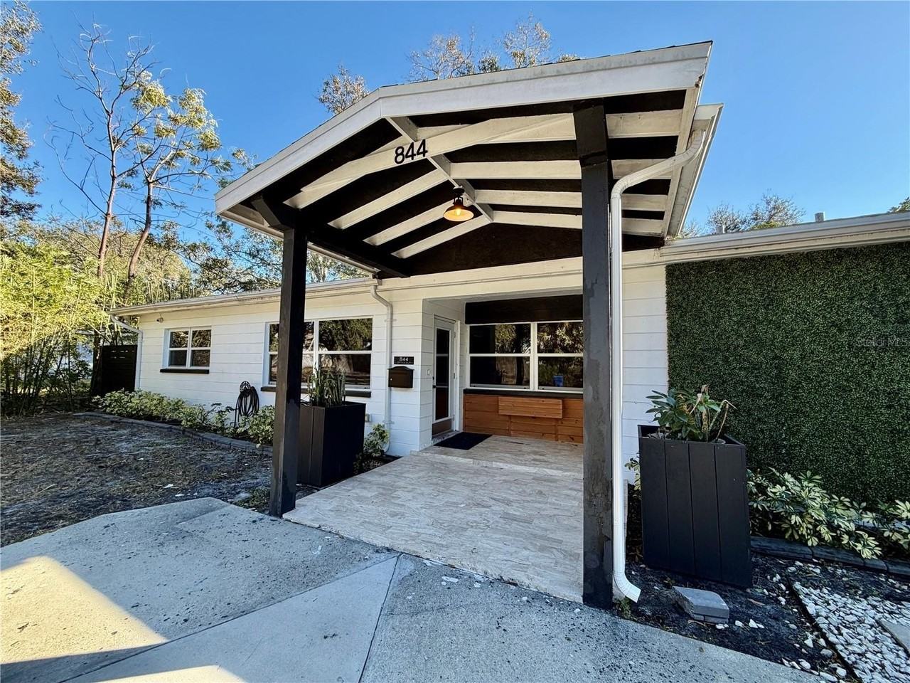 844 35th Ave S - Photo 3 of 28