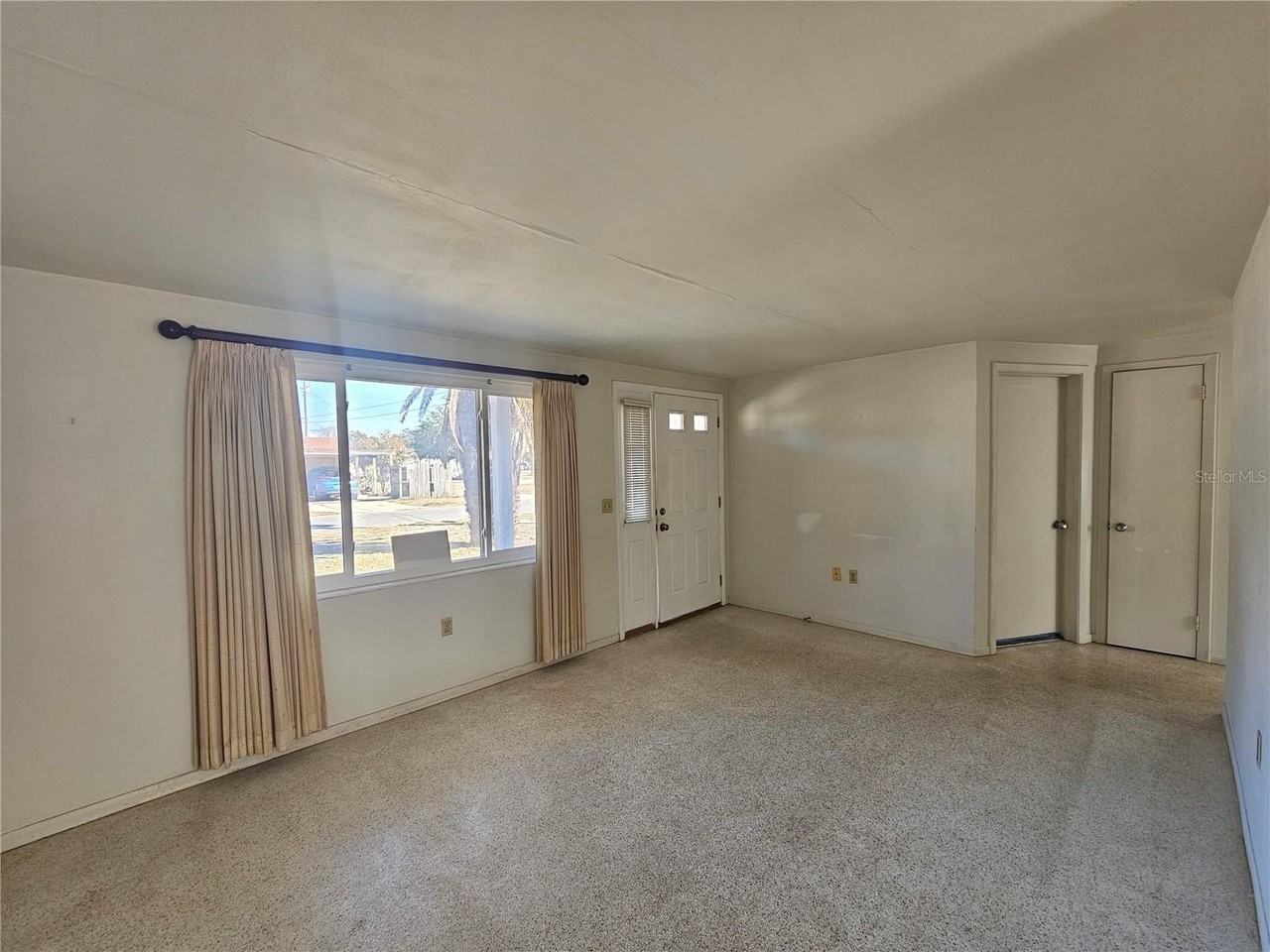 4519 Pirate Pl - Photo 4 of 21