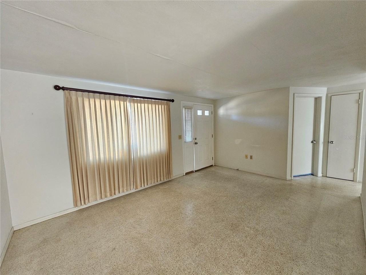 4519 Pirate Pl - Photo 5 of 21