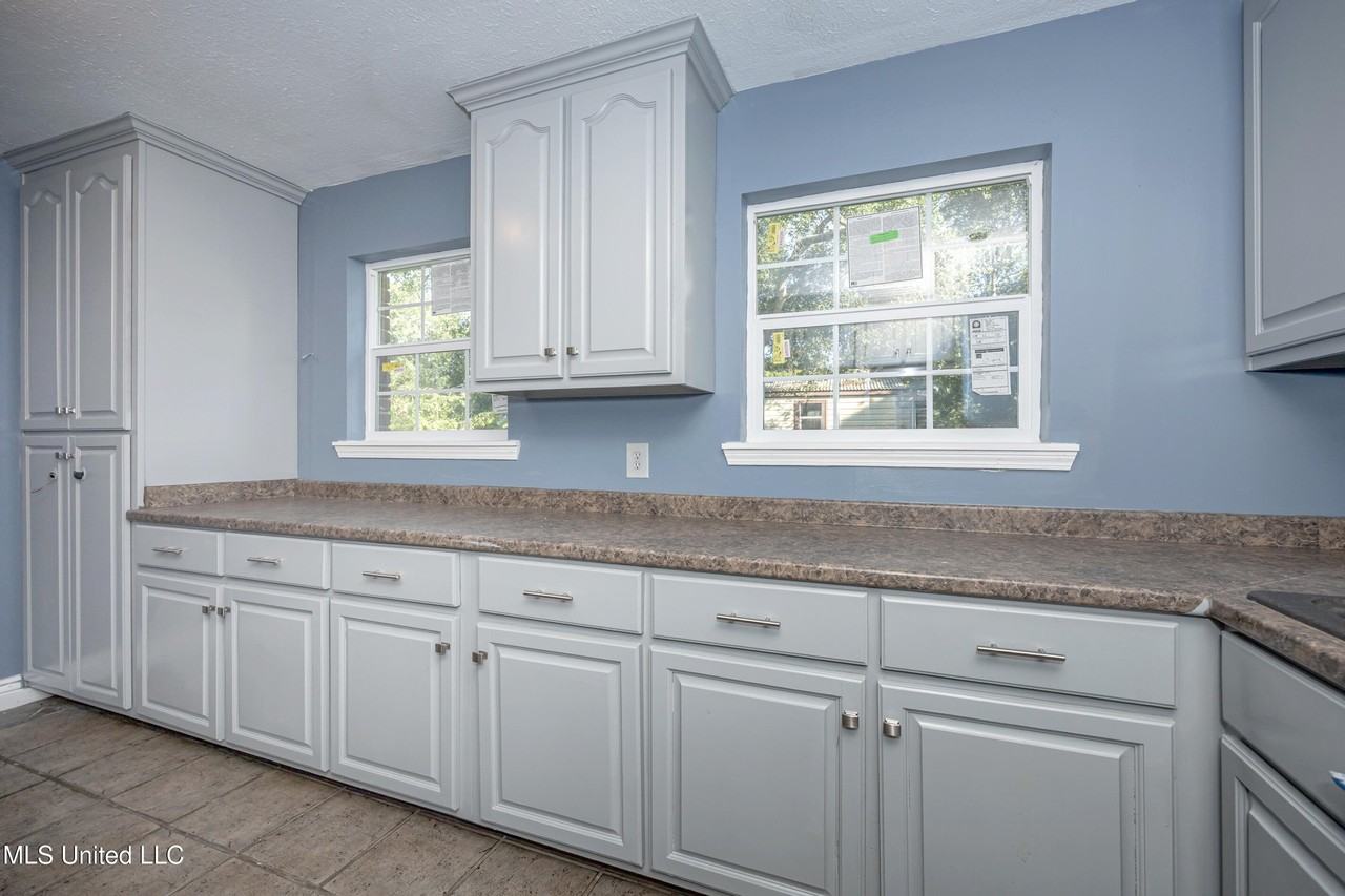 4702 Coronada Ave - Photo 6 of 44