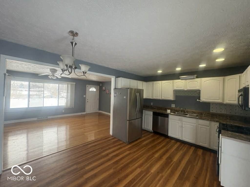 8250 Union St - Photo 4 of 15