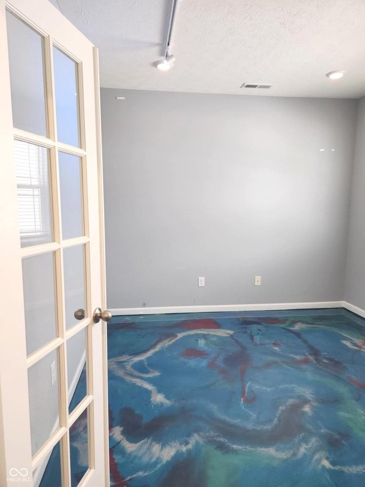 5817 Flat Hill Dr - Photo 4 of 31