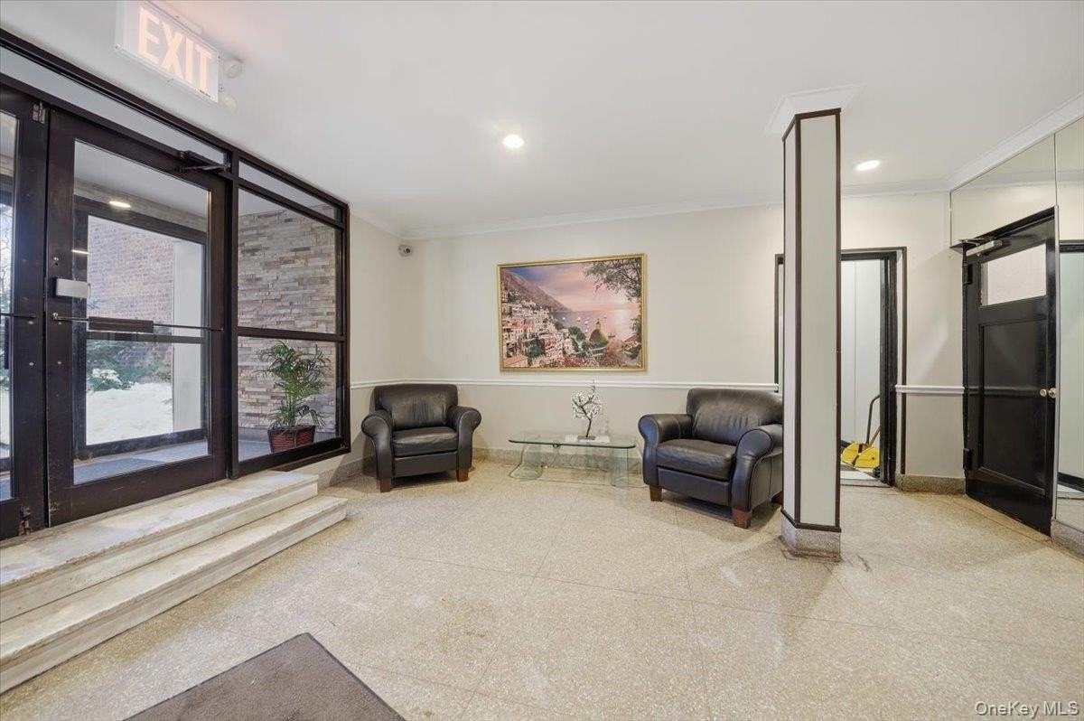 2244 Bronx Park E Apt 3e #3E - Photo 2 of 15