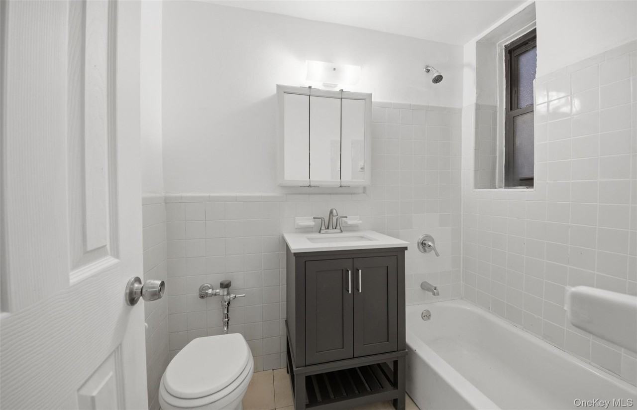 2244 Bronx Park E Apt 3e #3E - Photo 4 of 15
