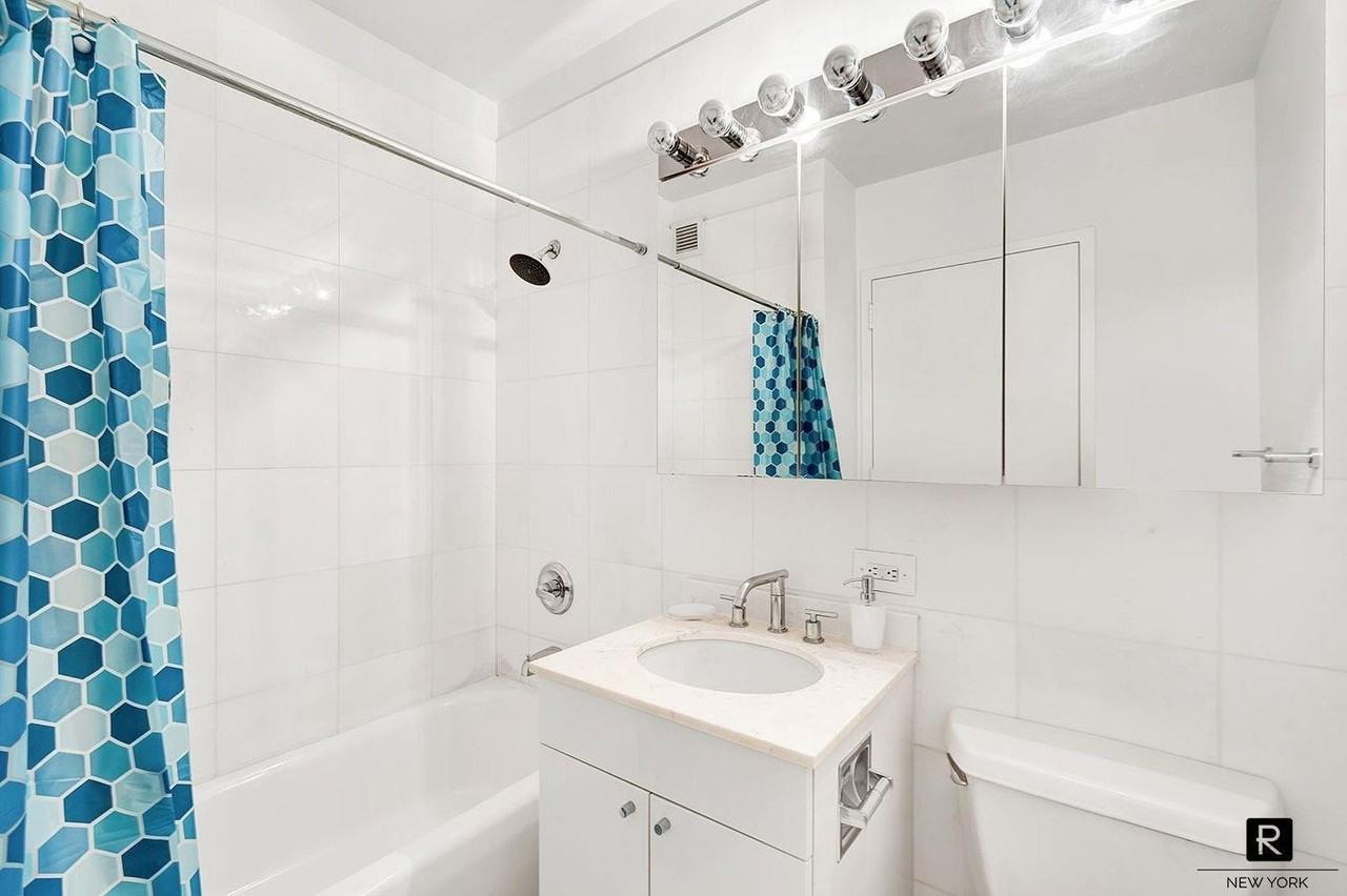 99 John St #925 - Photo 3 of 10