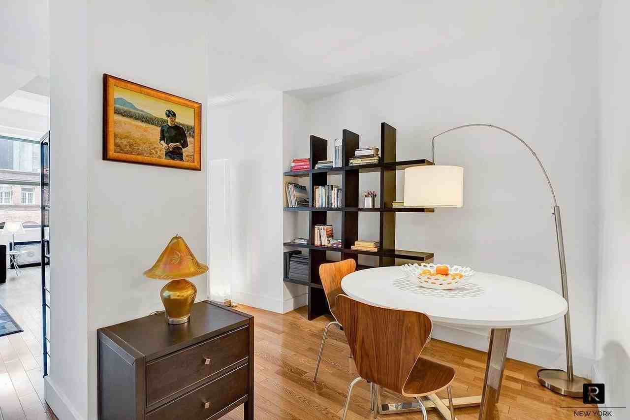 99 John St #925 - Photo 5 of 10