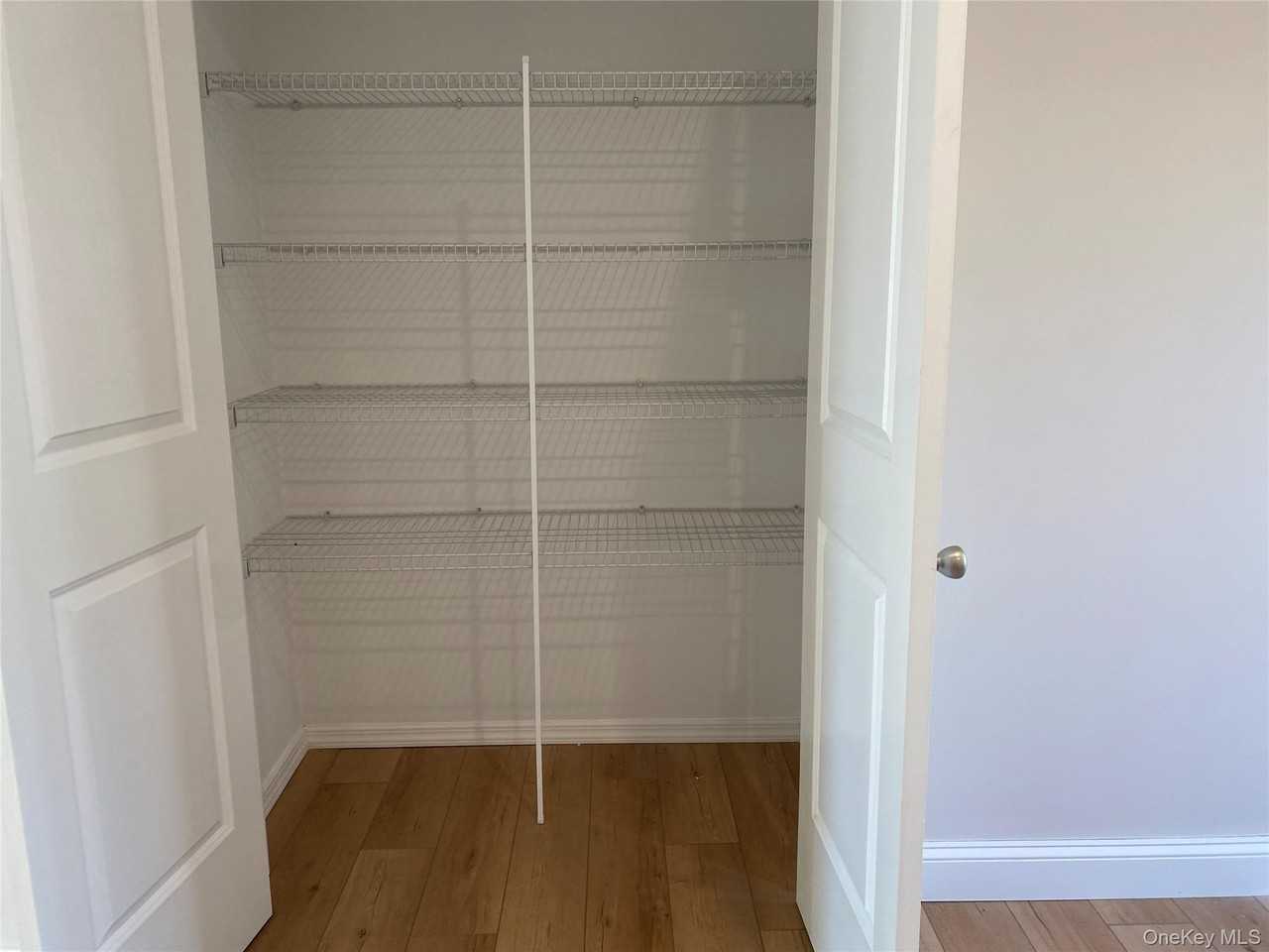 515 Jackson Ave Apt 10 #10 - Photo 6 of 15