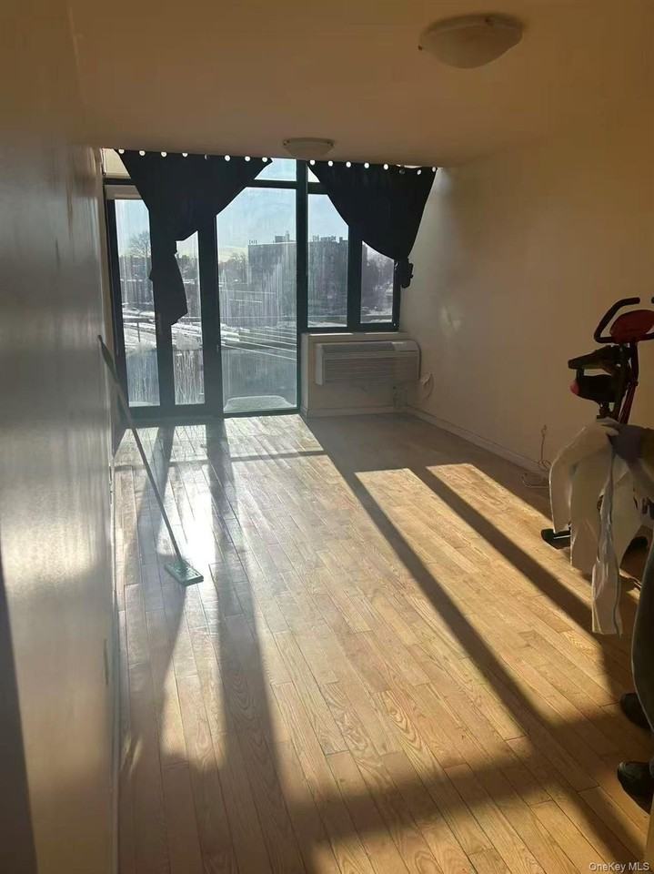 6070 Woodhaven Blvd Apt 6a #6A - Photo 2 of 6