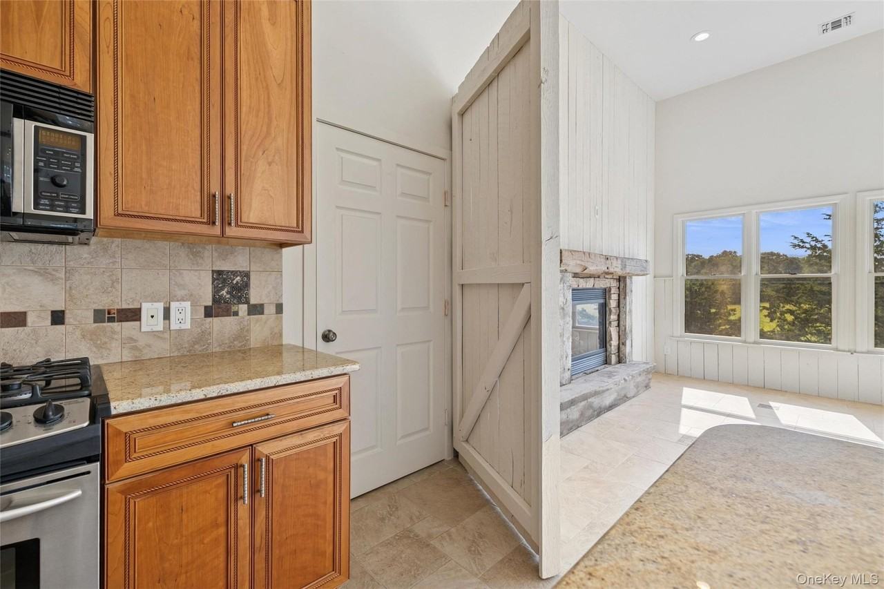 335 Herricks Lane unit: B #B - Photo 7 of 14