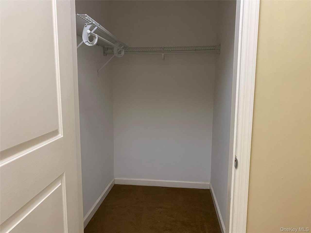 11 Nicole Ct - Photo 3 of 39