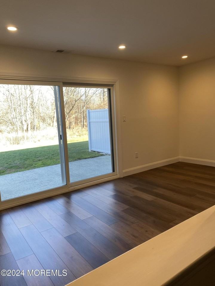 66 Holly Dr - Photo 5 of 28