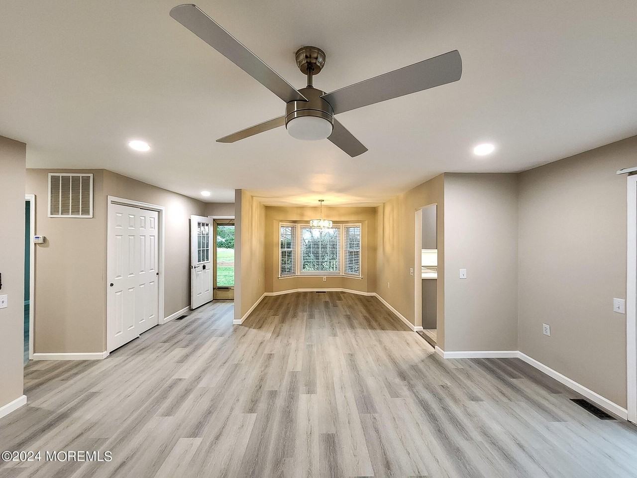 3D John Adams Ct - Photo 4 of 31