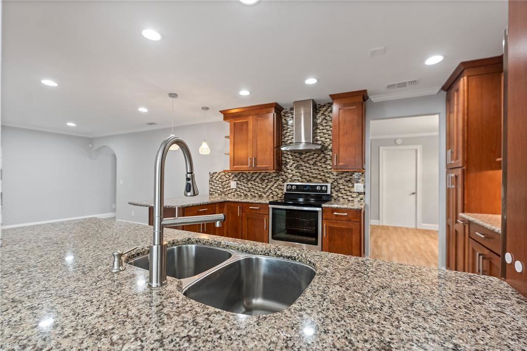 8930 Nw 23rd St - Photo 4 of 8