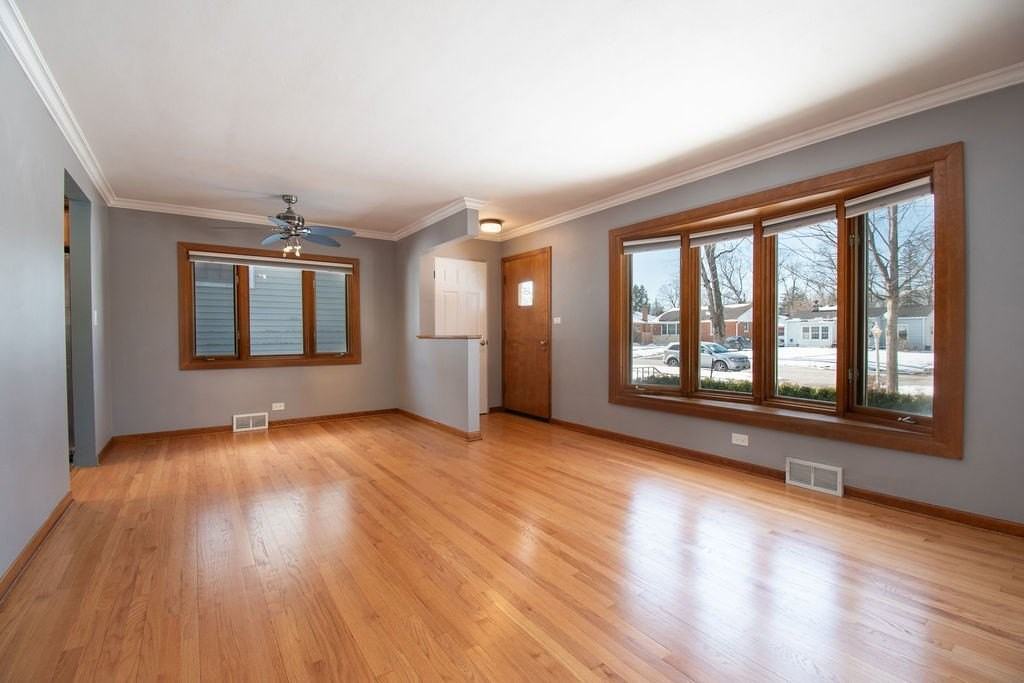 131 S Lodge Ln - Photo 2 of 25