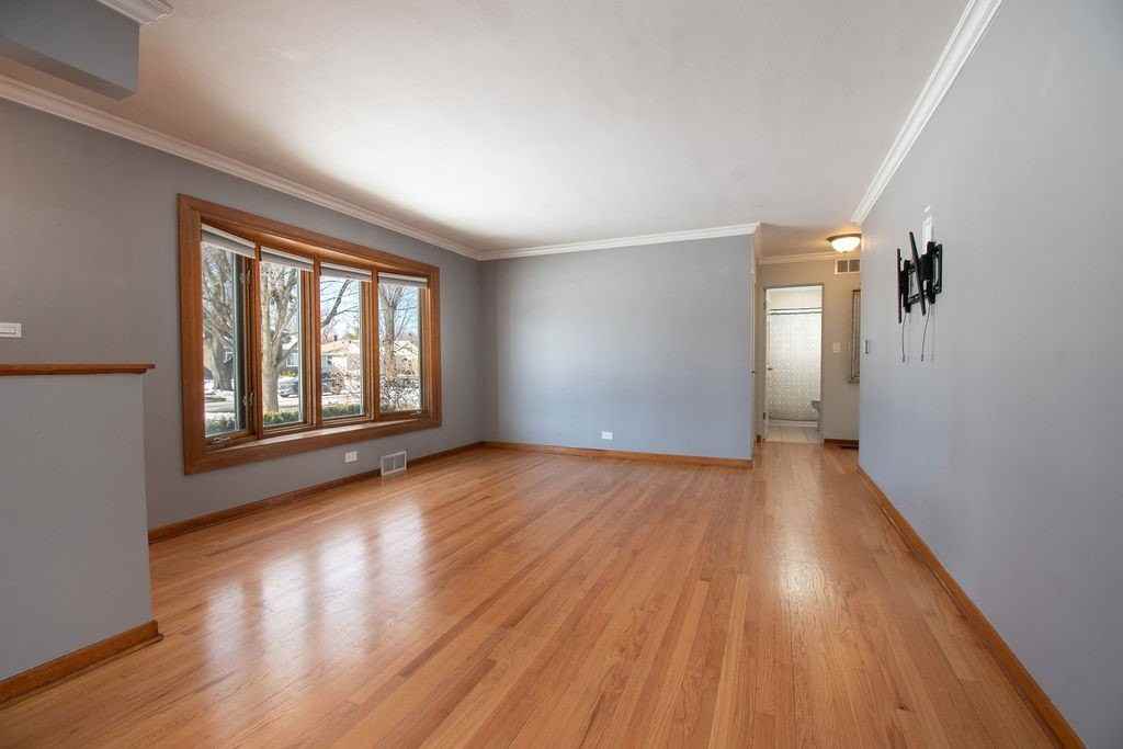 131 S Lodge Ln - Photo 3 of 25