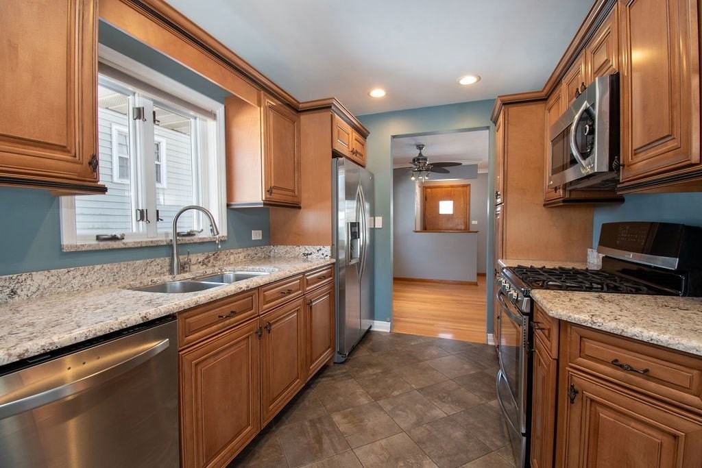 131 S Lodge Ln - Photo 4 of 25