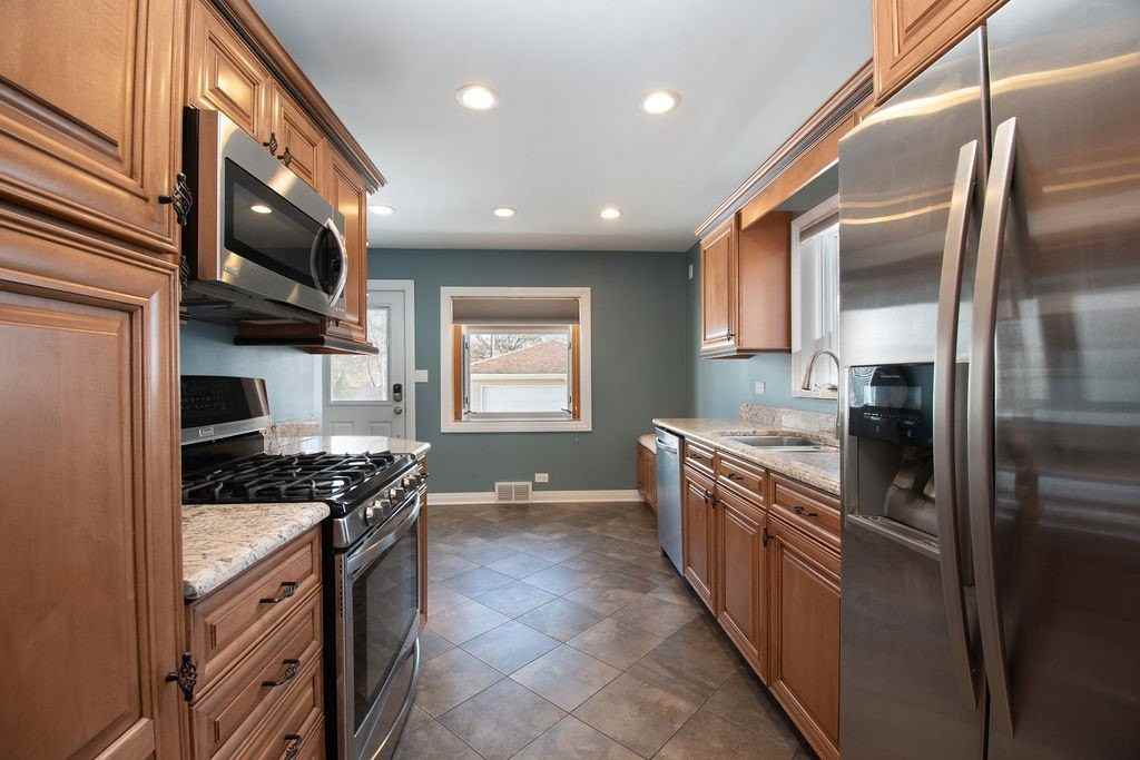 131 S Lodge Ln - Photo 5 of 25