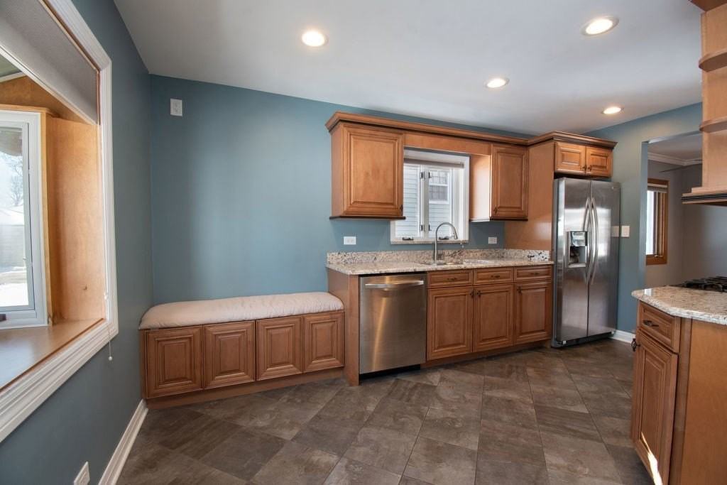 131 S Lodge Ln - Photo 6 of 25