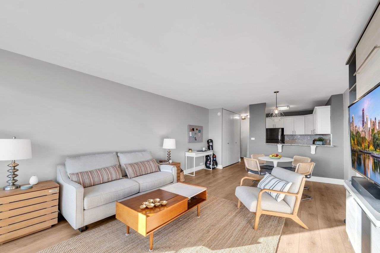 2020 N Lincoln Park W Apt 30l #30L - Photo 7 of 41