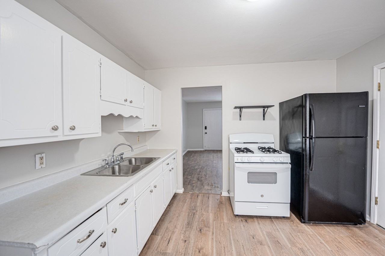 1209 Gage St - Photo 5 of 16