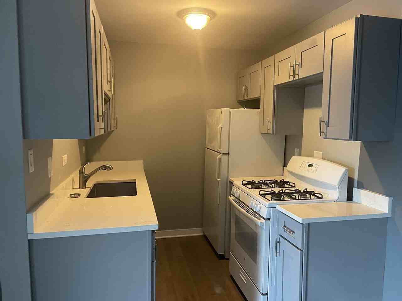 928 Jonathon Ct Apt 304 #304 - Photo 2 of 6