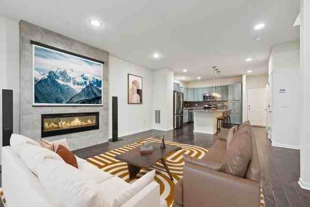 905 Times Square Dr - Photo 7 of 32