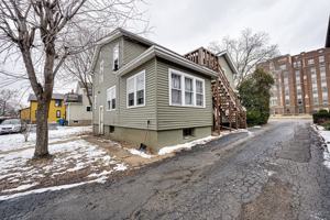 featured image of 426 N Lake St Apt 4 #4