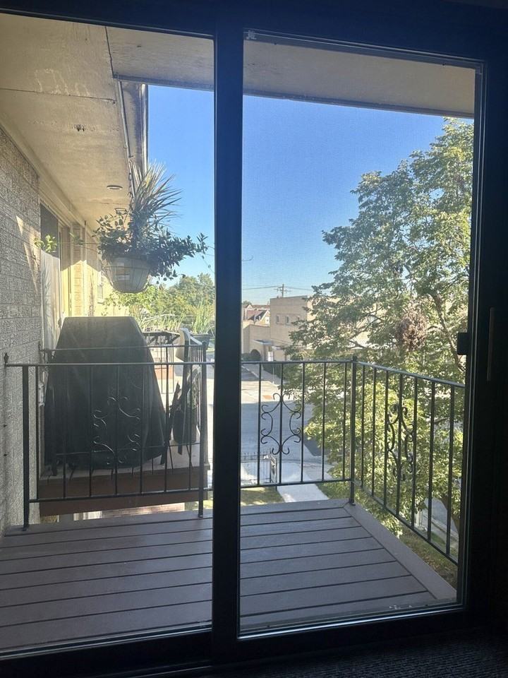 3150 N Neva Ave Apt 3c #3C - Photo 3 of 17