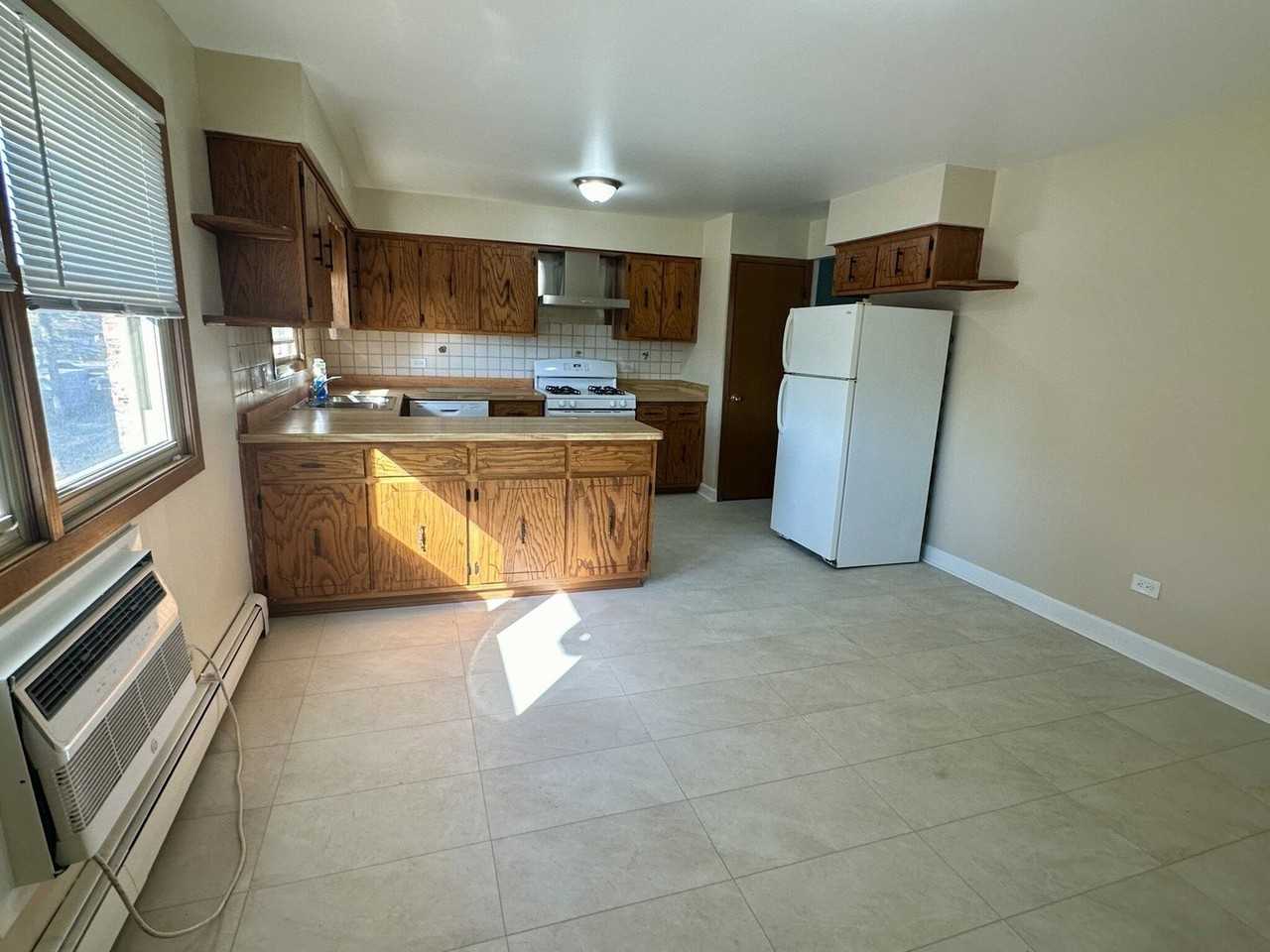 3150 N Neva Ave Apt 3c #3C - Photo 6 of 17