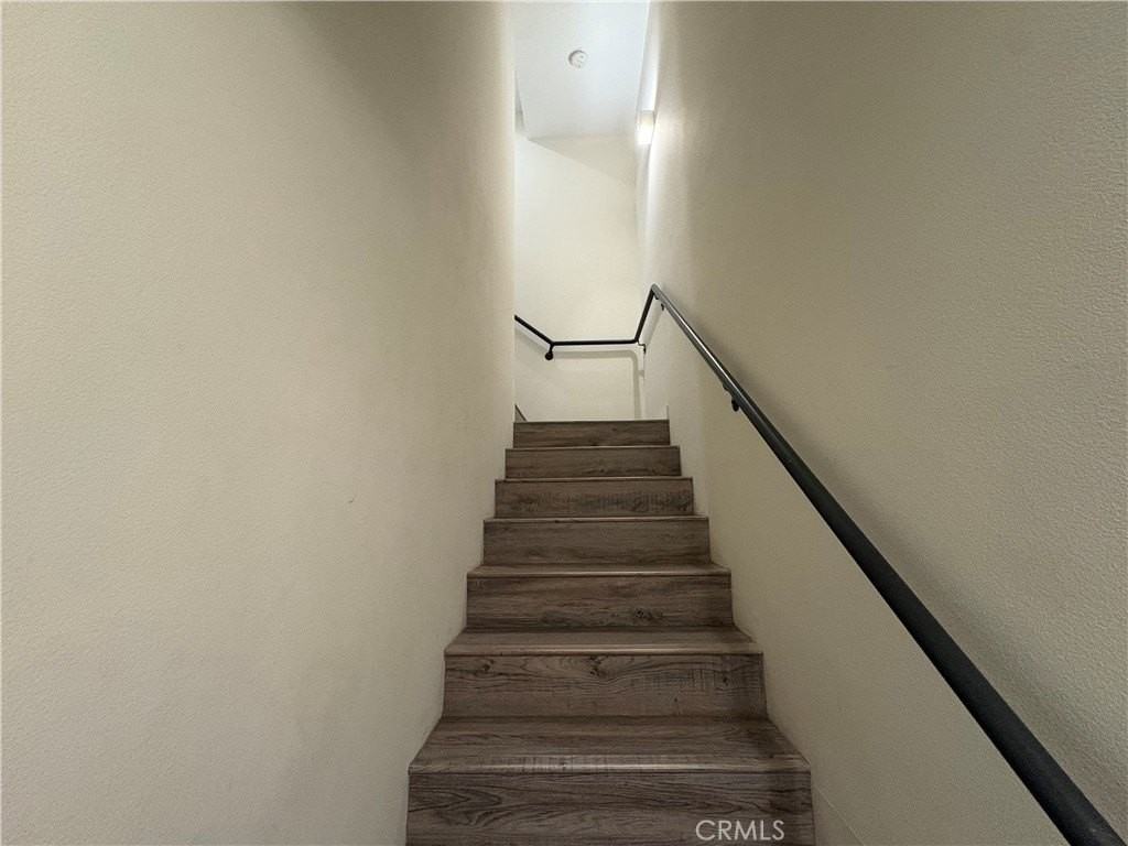 117 W Chestnut St #101 - Photo 6 of 13