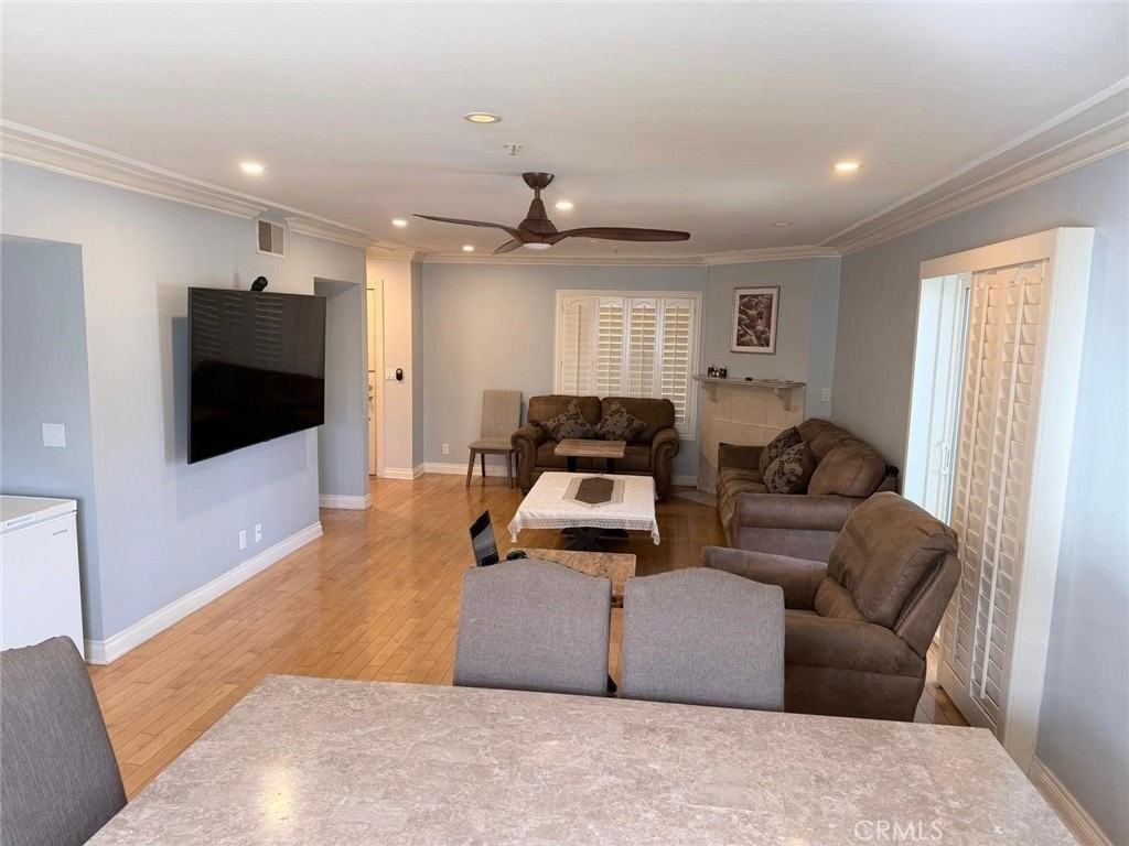 2466 Montrose Ave #1 - Photo 2 of 9