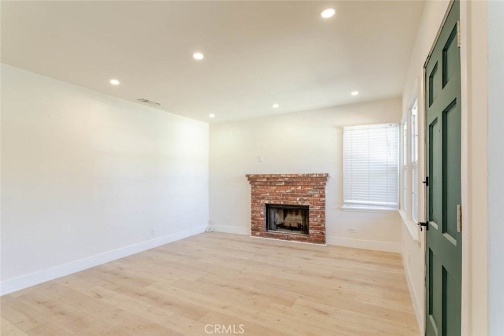 20026 Kittridge St - Photo 3 of 34