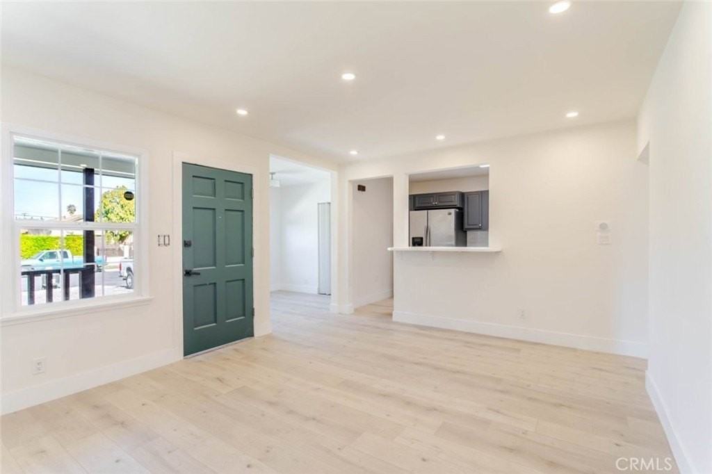 20026 Kittridge St - Photo 5 of 34