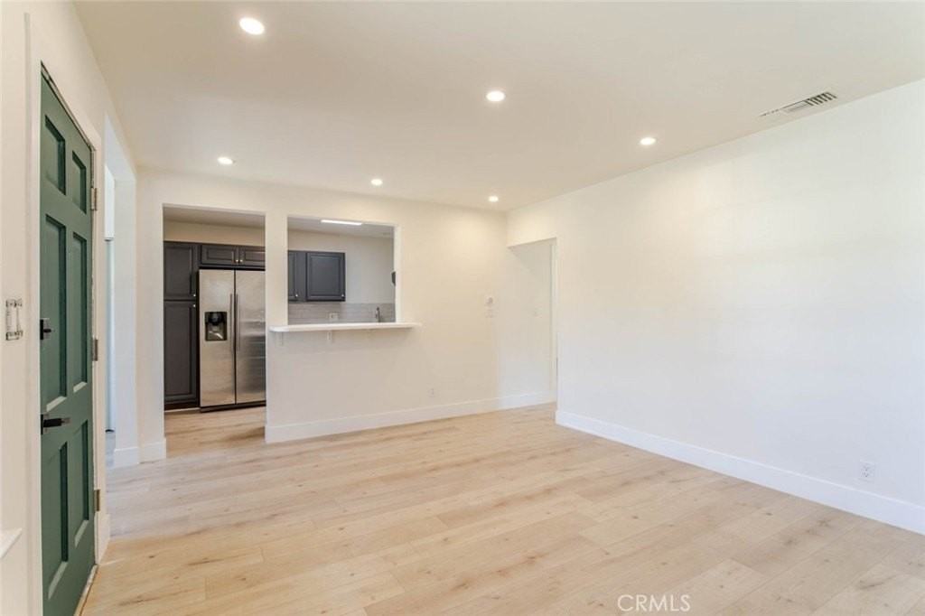 20026 Kittridge St - Photo 6 of 34