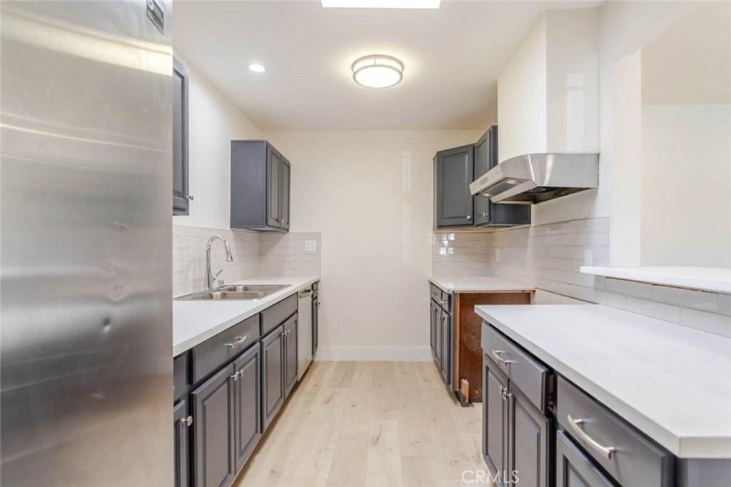 20026 Kittridge St - Photo 7 of 34